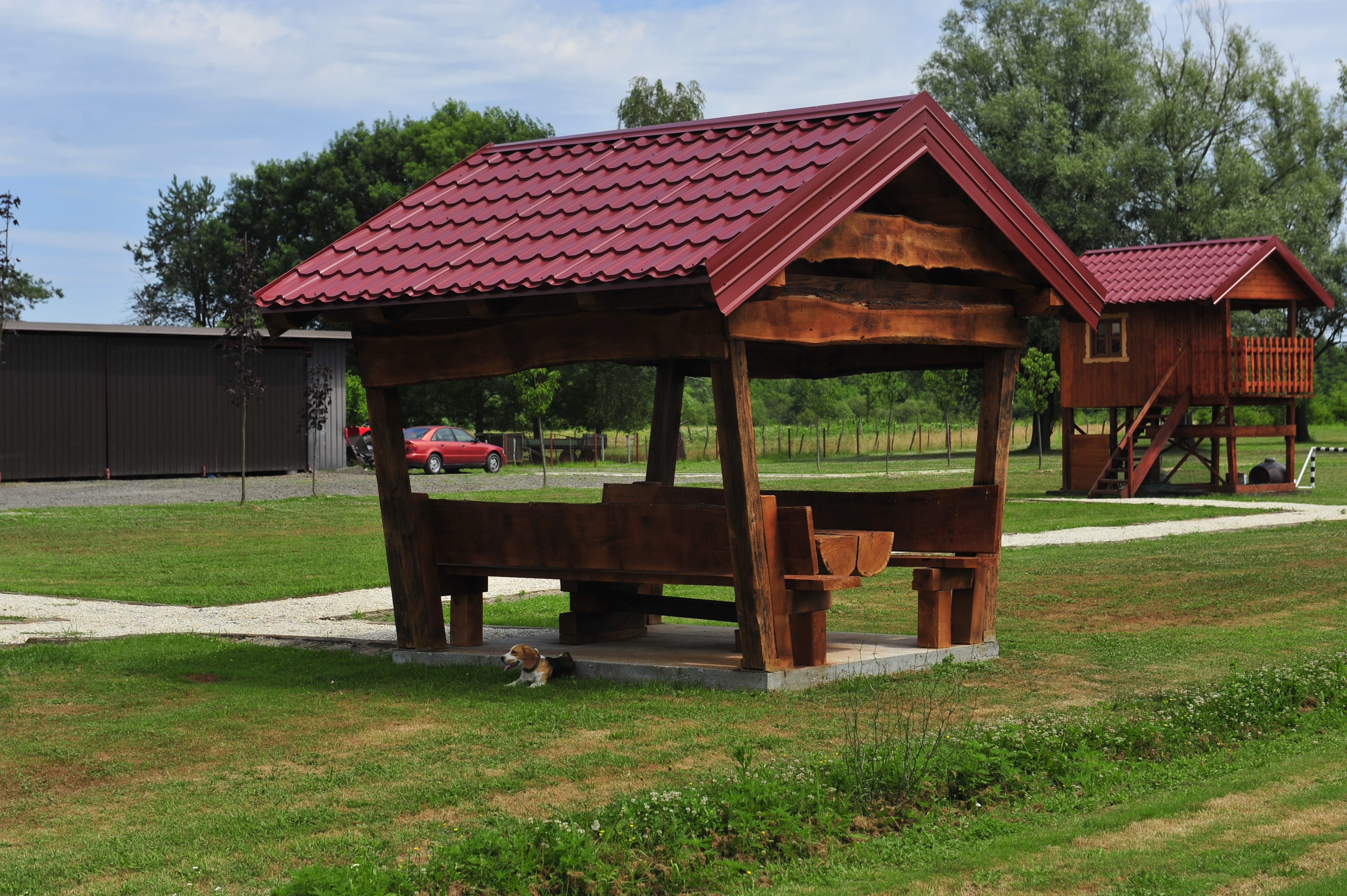 Dvorište doma za starije i nemoćne